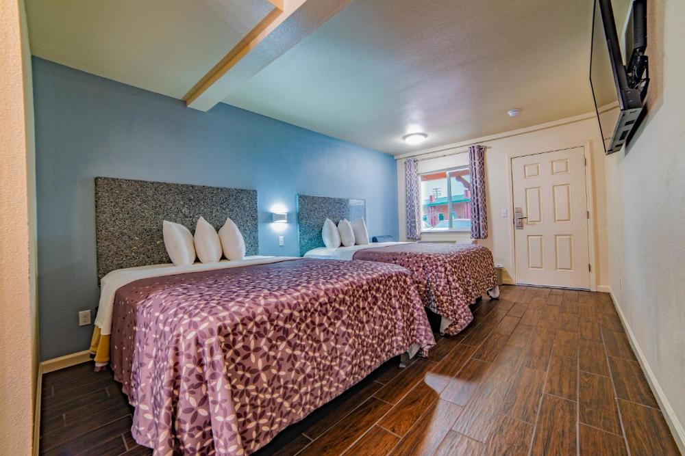 Deluxe Queen Room with Two Queen Beds interior