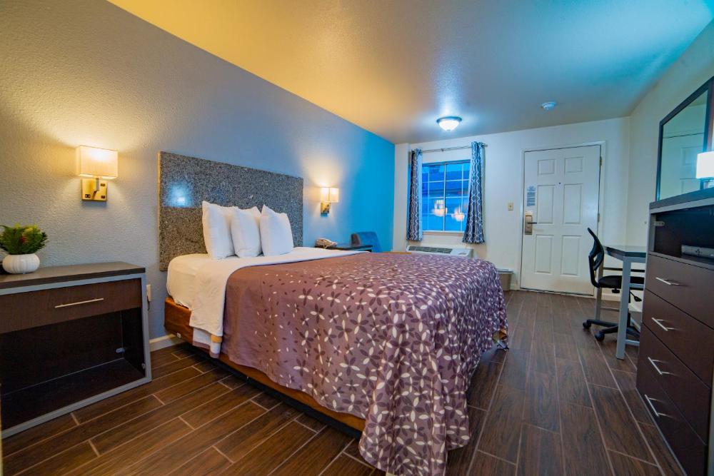 Queen Room interior